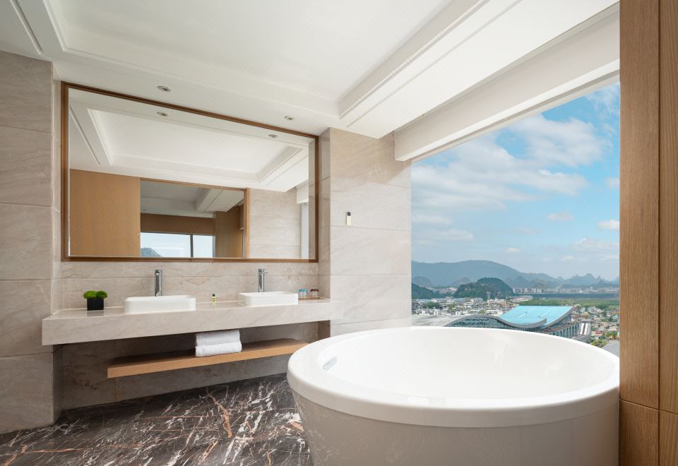 270°至尊景观套房丨客厅+书房+卧室+全景落地窗+衣帽间