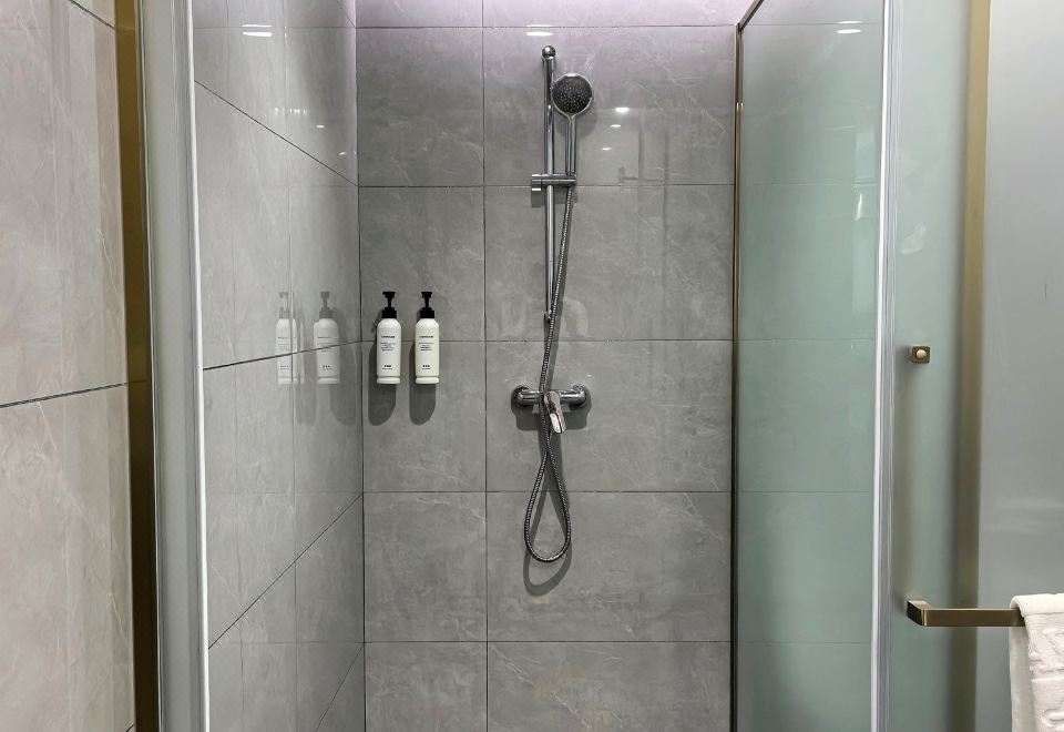 Clayton Hotel GuangzhouBusiness Queen Room