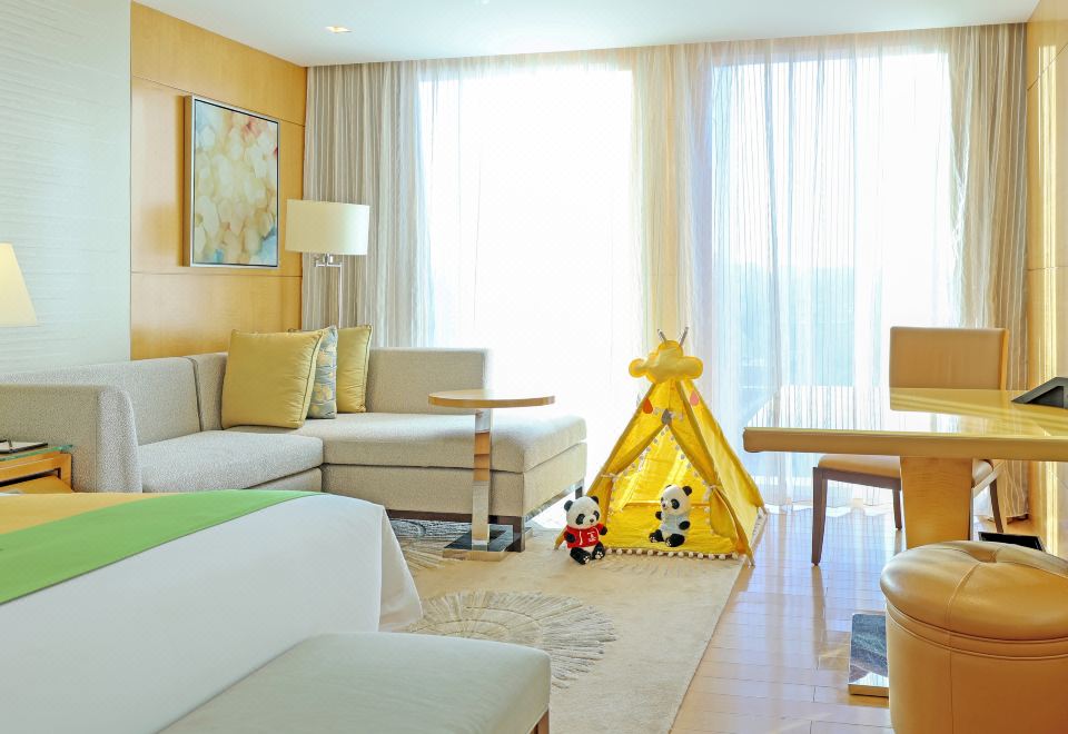 Pan Pacific BeijingFamily Friendly Deluxe Room (King Bed)