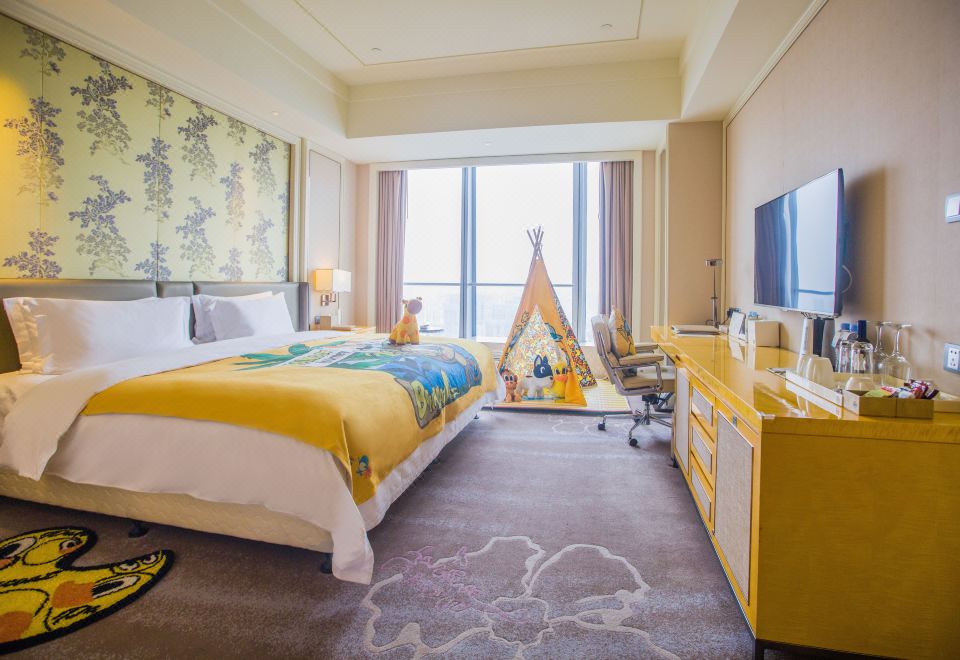 高级家庭房（两房连通+南湖美景）