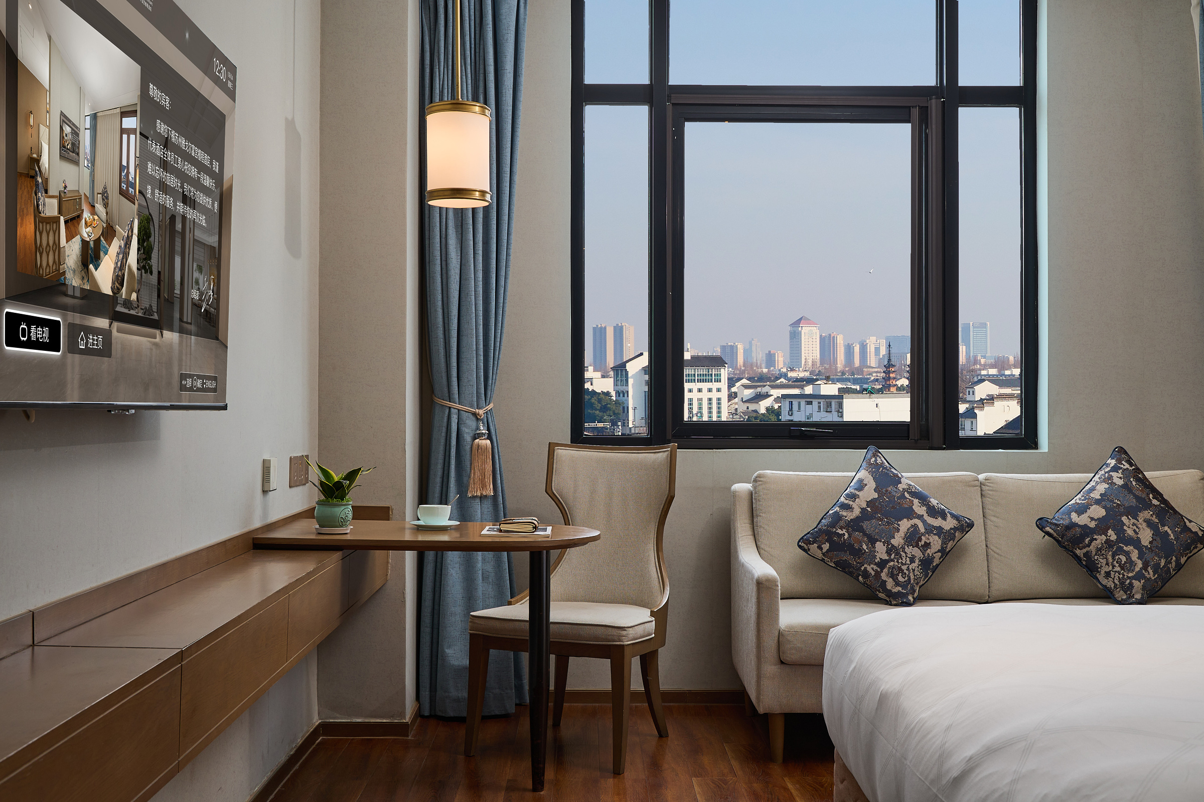 Arula·商务大床房（可投屏液晶电视）