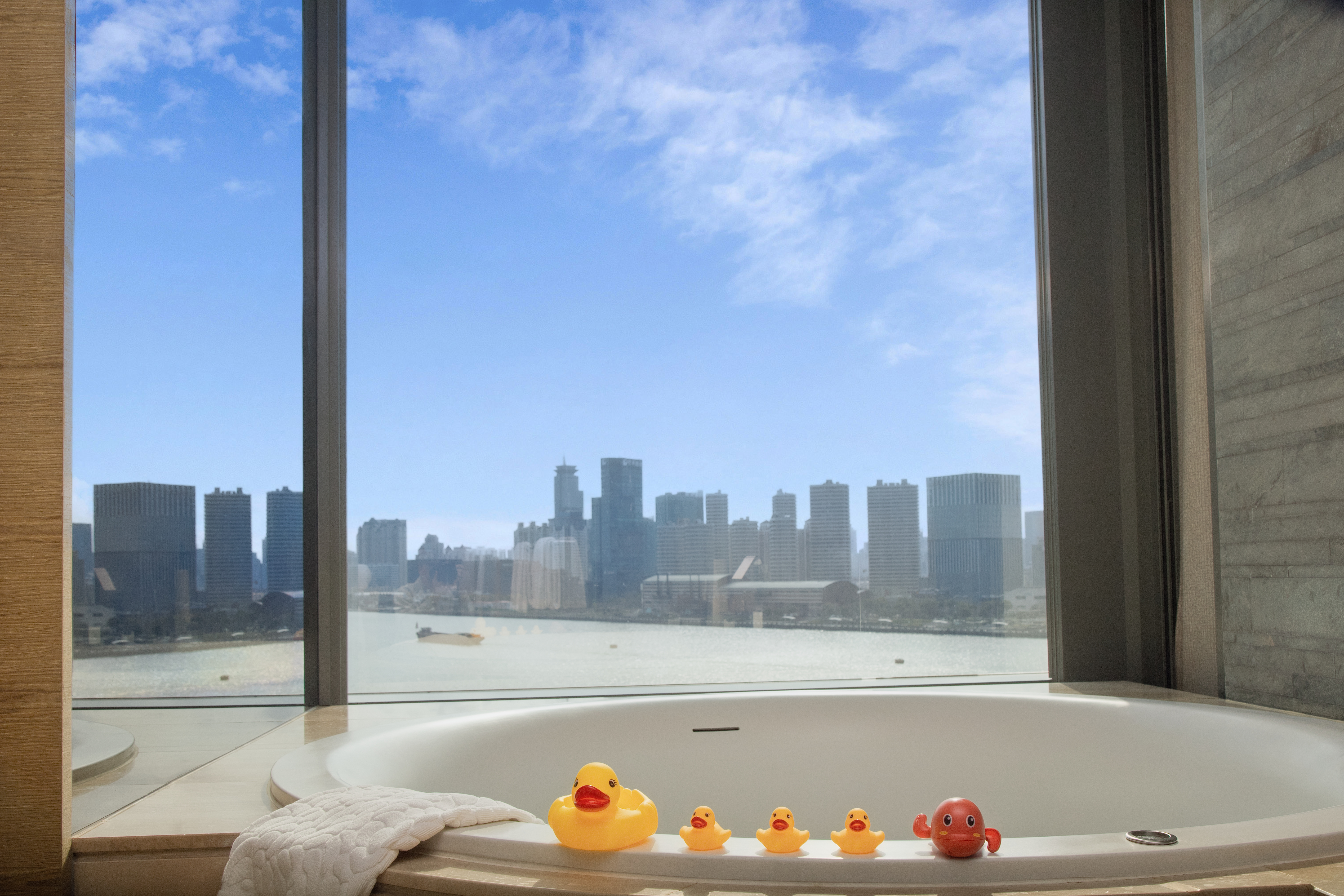 亲子布置-豪华江景大床房