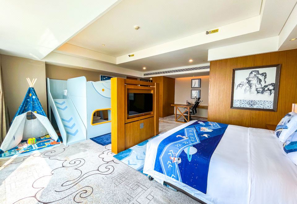 Swiss Grand NanchangSpacecraft Family Suite