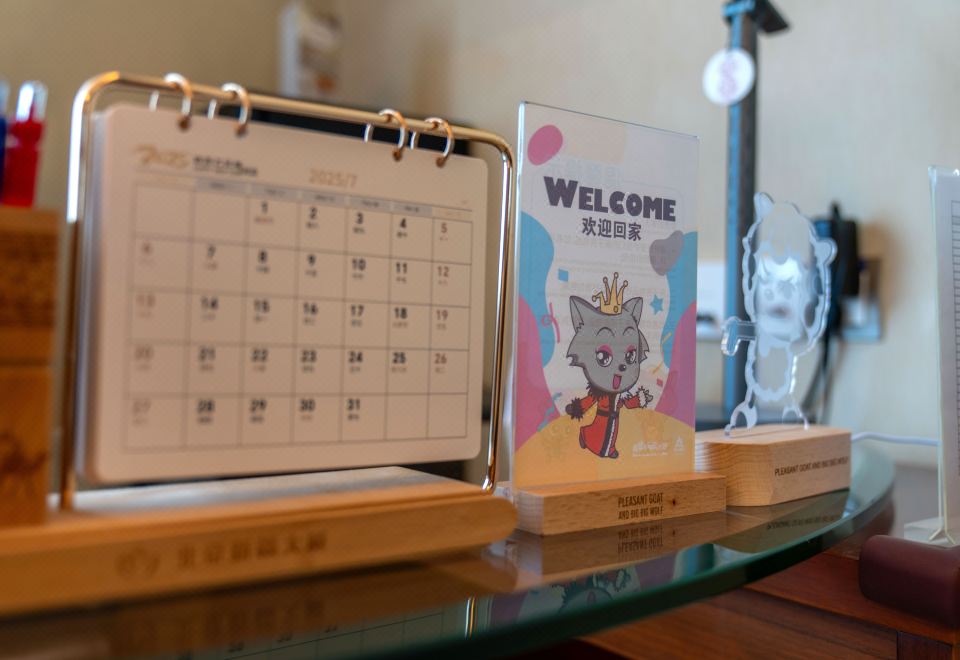 Beijing Xinjiang PlazaPleasant Goat And Big Big Wolf Theme Double Bed Room