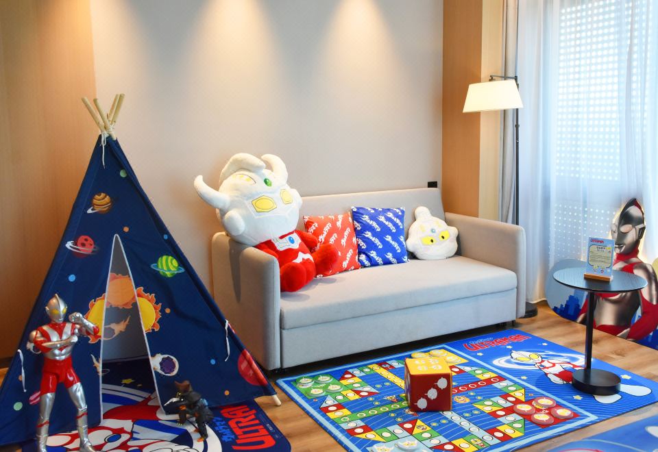 Hyatt Place Huangshan Train StationUltraman Double Bed Family Theme Room