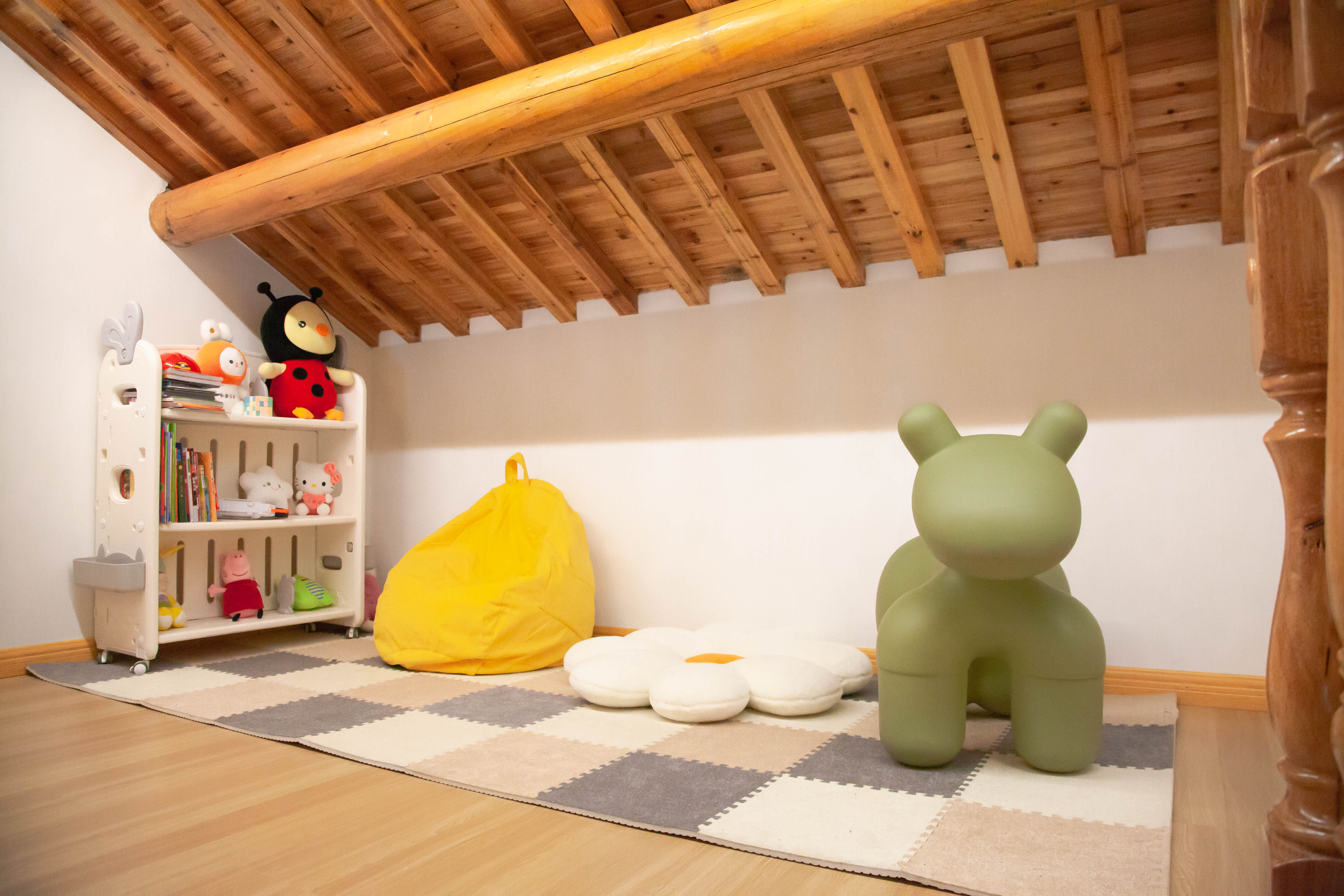 自闲·家庭房（全屋暖气+复式套房+巨幕投影+小童游戏区+戴森吹风机）