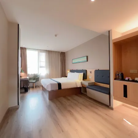 Homeinn Selected Hotel (Dongyang Hengdian Film City Qinwang Palace) Отели в г. Донян