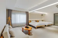 Hongcun Hetang Moonlight Luxury Homestay