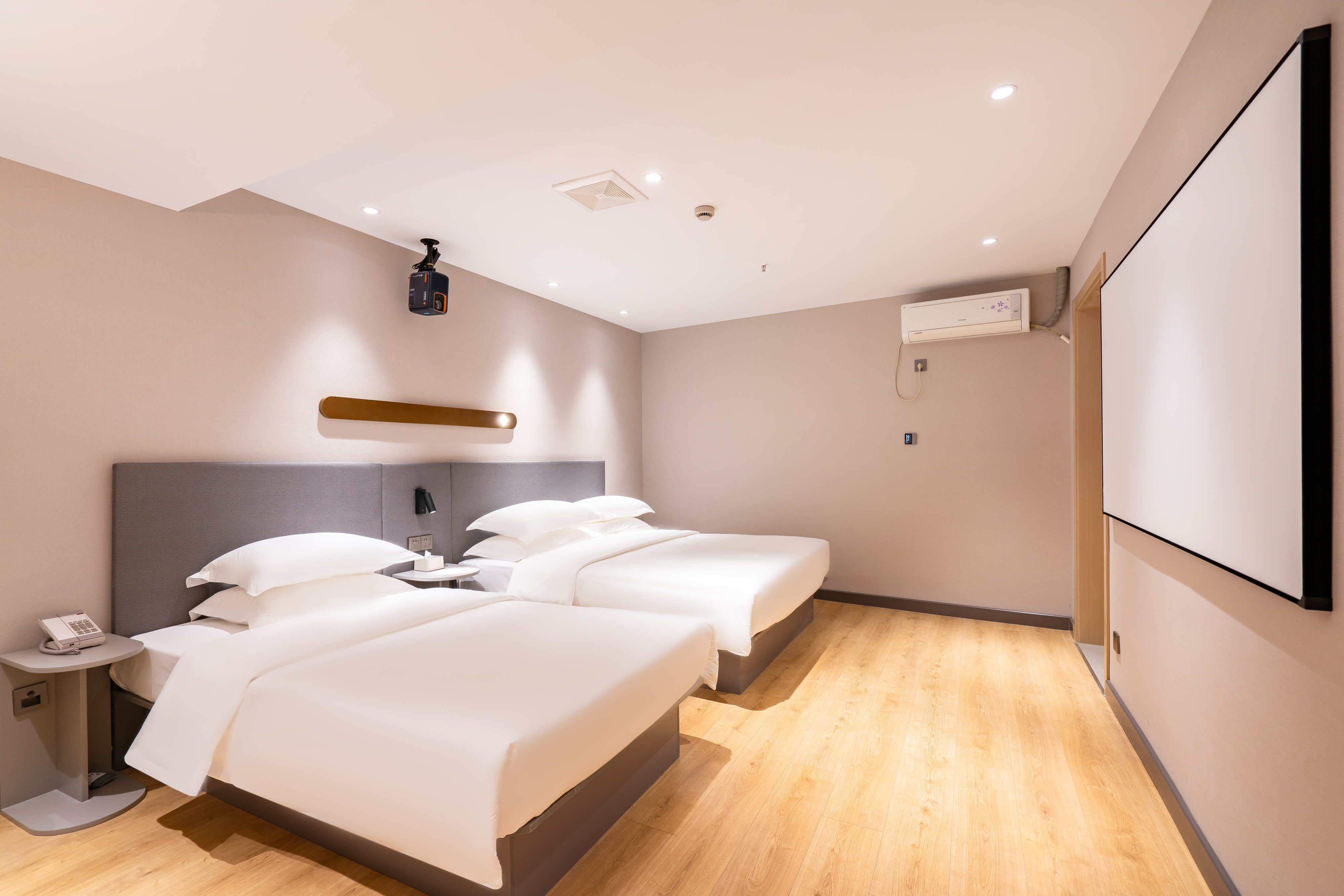 Elong Me Anlai Hotel (Yangzhou Jiangdu Golden Eagle Plaza Wenchang East Road)影音套房「乐享一居室+百寸高清巨幕私人影院+SVIP影视畅享+语音客控+棋牌娱乐」