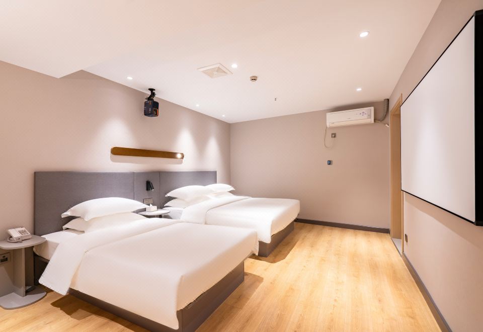 影音套房「樂享一居室+百寸高清巨幕私人影院+SVIP影視暢享+語音客控+棋牌娛樂」