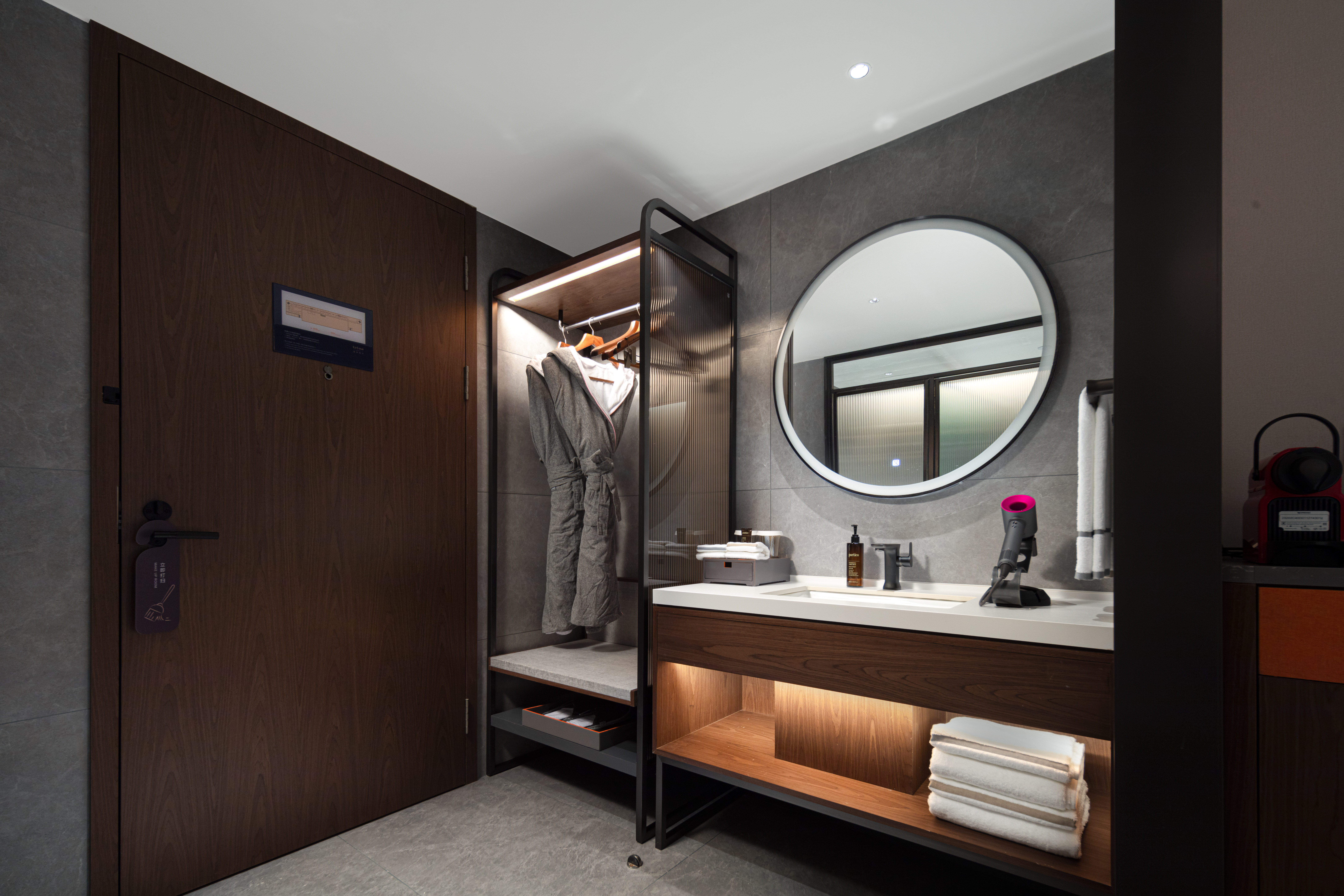 高级大床房 （皮爷胶囊Coffee机+智能客控+丝涟床垫）