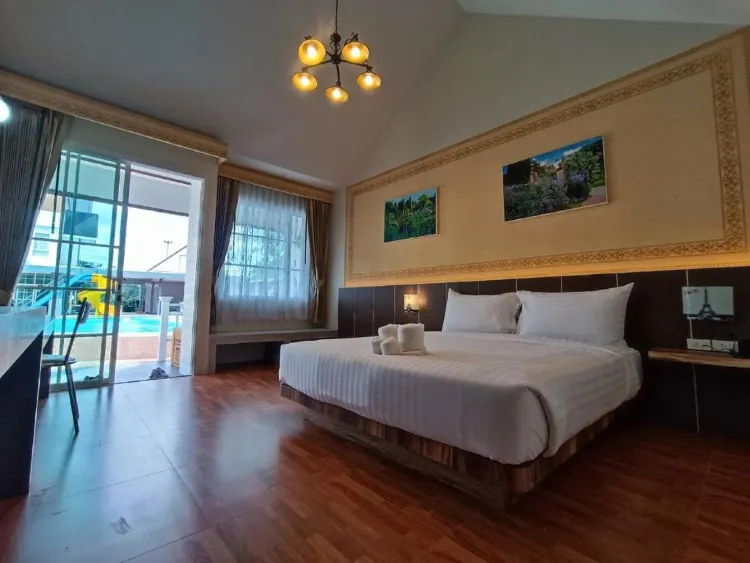 ห้องเตียงใหญ่ 1 เตียง วิวสระน้ำ