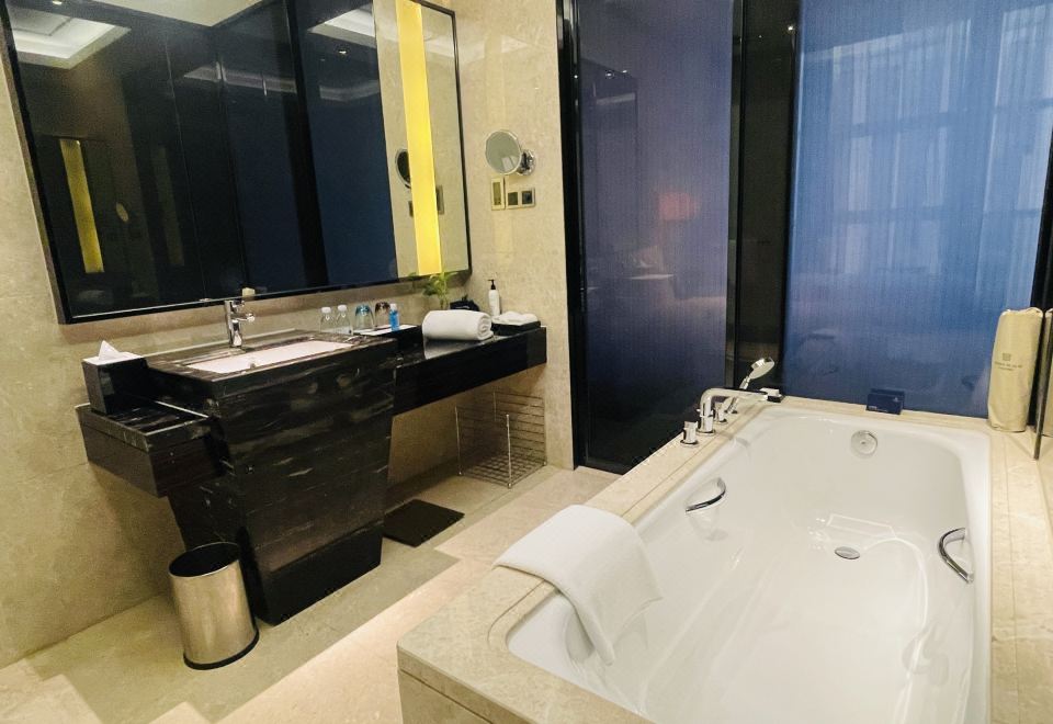 运动健康房（瑜伽垫+跳绳+哑铃）