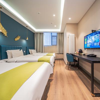 溫馨三人間（電視投屏+零壓床墊） 梧桐宿·精選設計師飯店（西安鐘鼓樓大差市地鐵站店）優惠