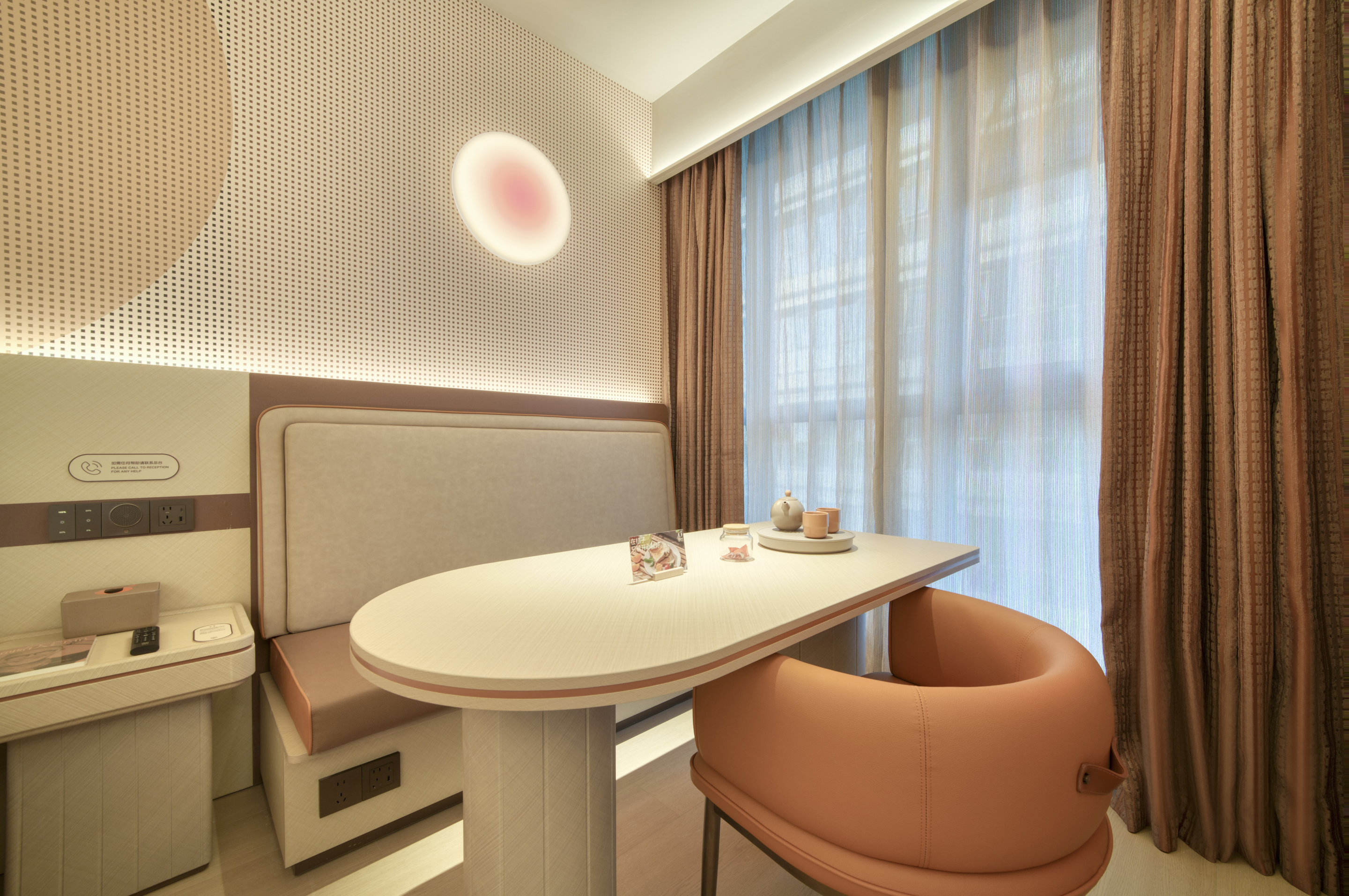 精选大床房（小冰箱+65寸电视投屏+四种灯光亮度）