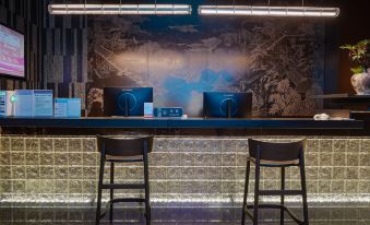 Huada Hotel - Housity