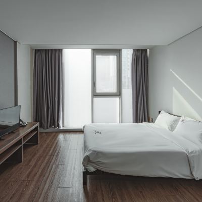 豪華雙人房 Brown Suites Hotel sinchon central優惠