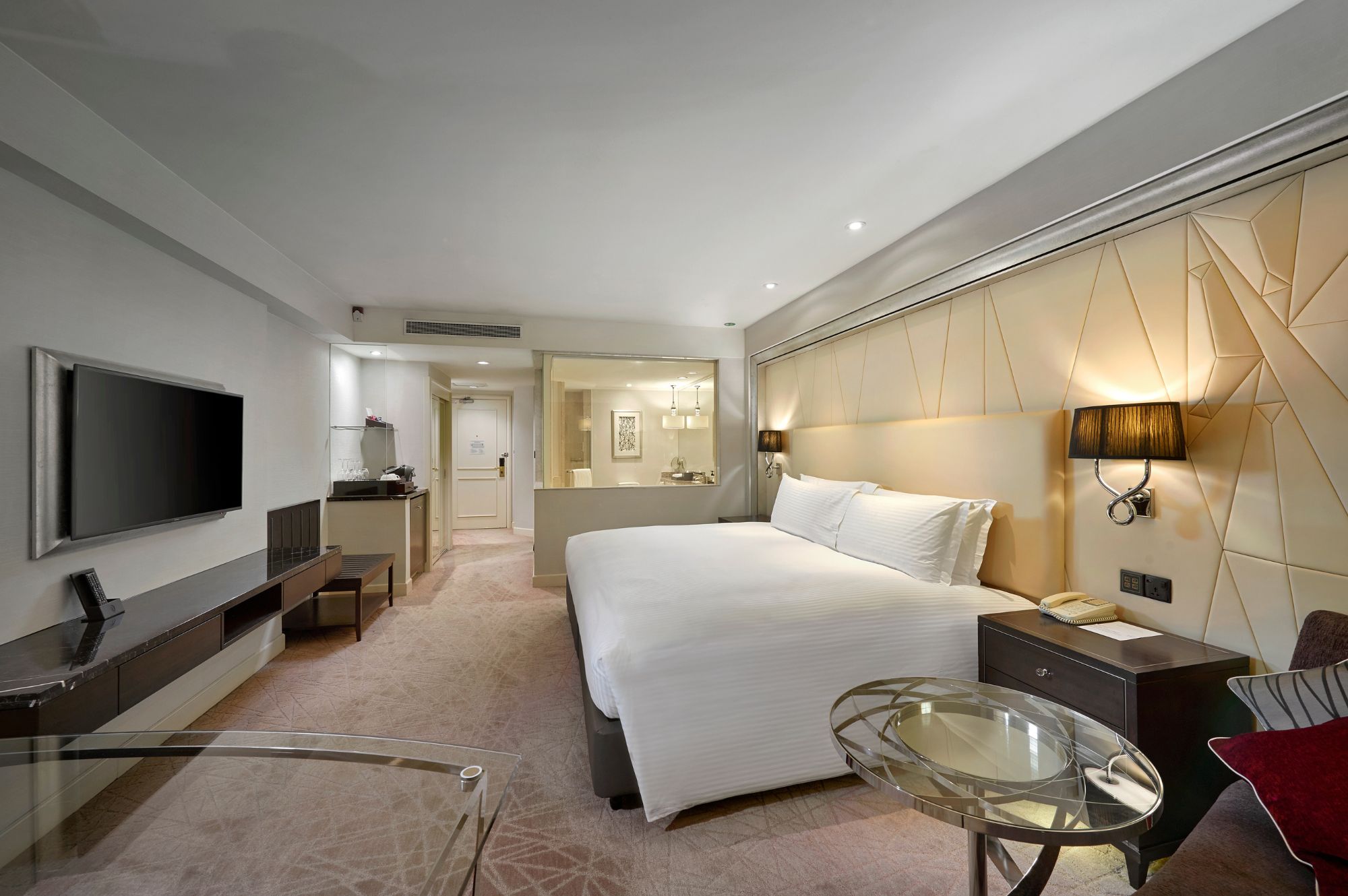 经典房 加宽大床 城市景观