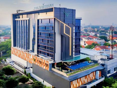 โรงแรมเซาเทิร์น ซูราบายา