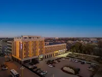 Huayi Select Hotel (Hejian Migezhuang Diyi Zhongxue)