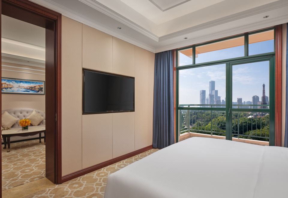 Hotel Indigo Shenzhen Overseas Chinese TownFamily Suite