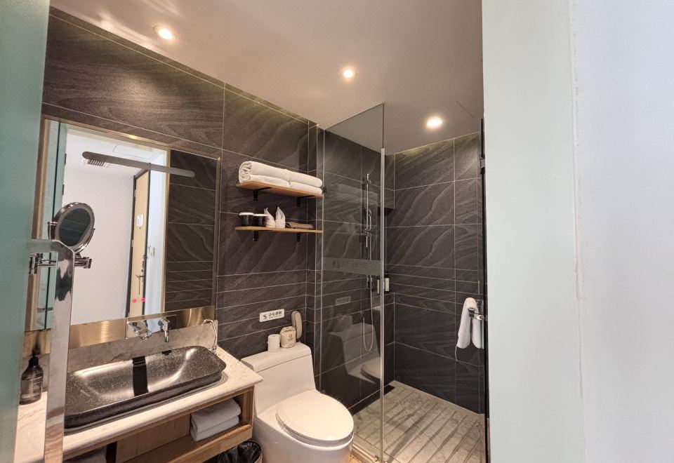 蒹葭居大床房（遮光窗帘+minibar）