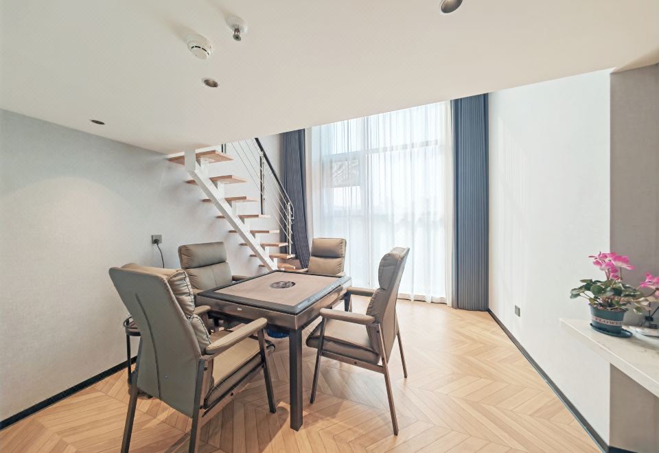 復式-娛樂雙床房