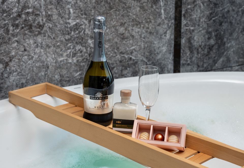 【舒眠泡泡浴大床主题房】270°云端高空落日晚霞