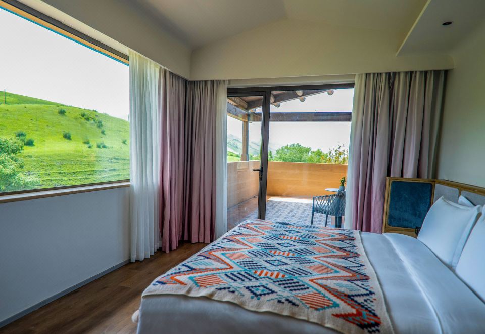 Boundless Grassland Scenic Suite