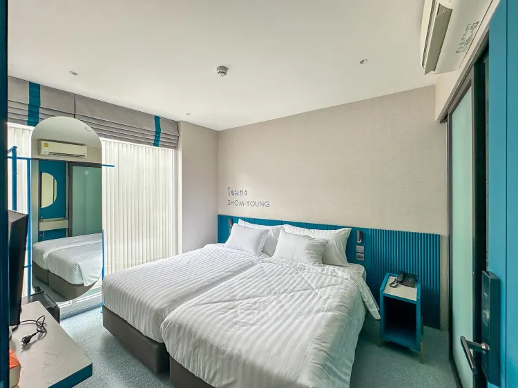 Luna Deluxe Room ( Female Only)
