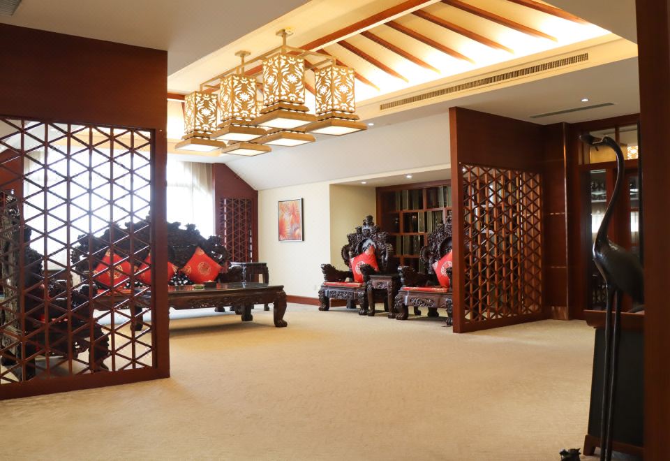 海丽号总统套房（温泉水+私人影音室+室外露天泡池+大浴缸+湿蒸房）