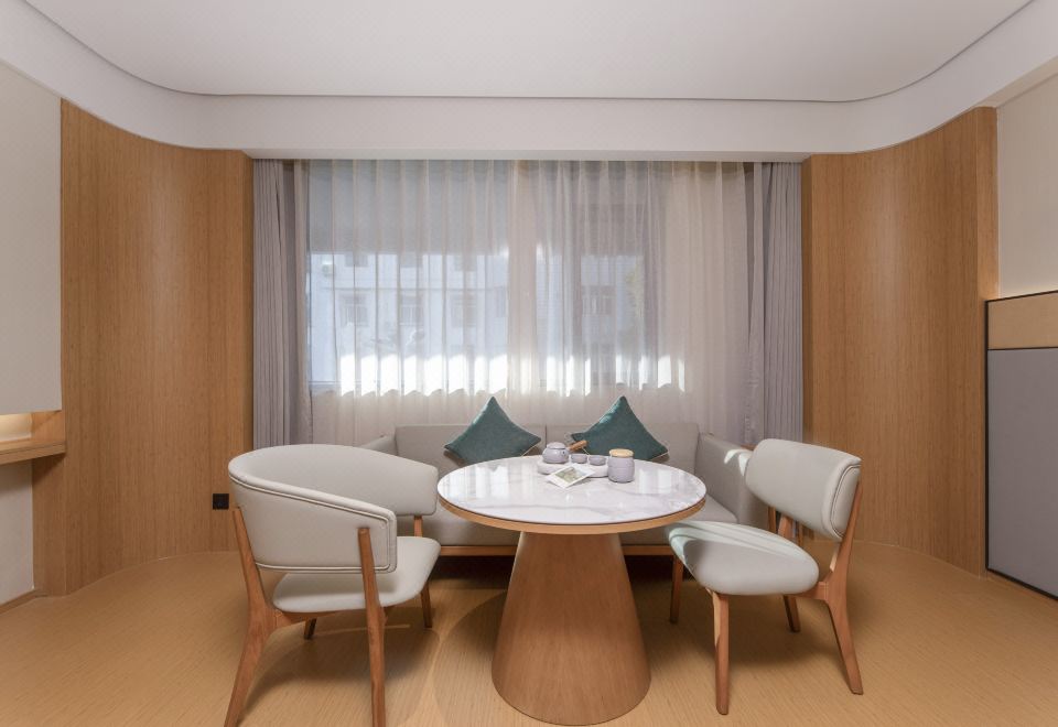 JI Hotel (Xiuning Qiyunshan West Avenue)Business 2-bed Room