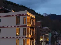 Libai | Goodnight Hot Spring Pool Mountain Lodge (Mount Siguniang Scenic Area)