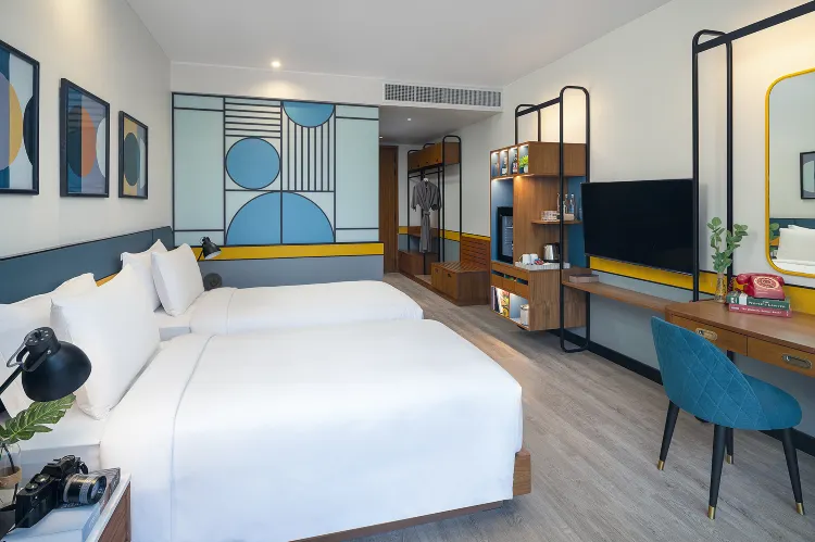 Cool Poolview Room