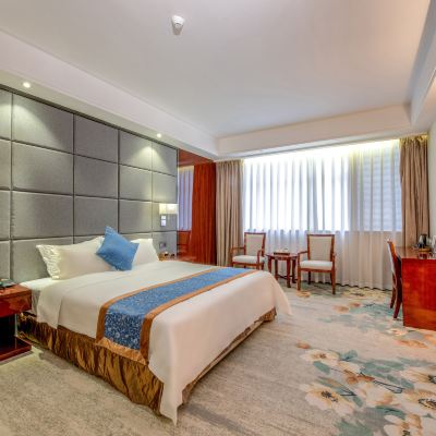 美林·新裝修豪華180°城市景觀大床房 清遠美林國際飯店（清新古龍峽飛來湖公園店）優惠