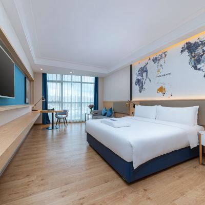 榮享景觀大床房【180°全景落地窗+城市景觀+功夫茶具】 凱里亞德酒店（河源萬隆城店）優惠