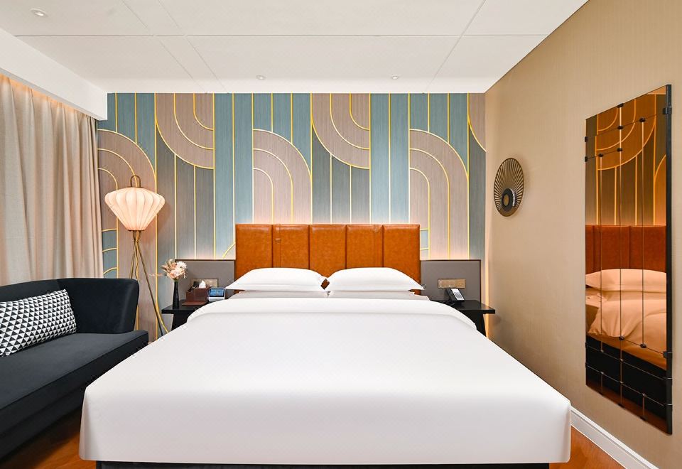 探索大床房（智能客控+小冰箱+密码箱）