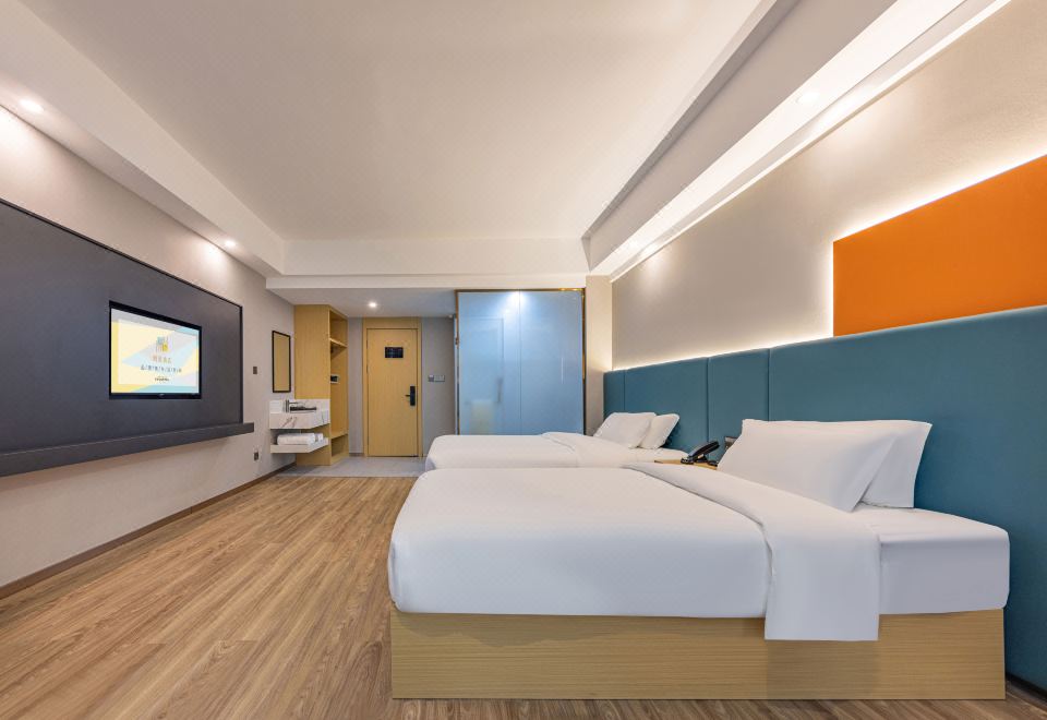 Chaoman Hotel (Lingshui Xincun Town Nanwan Monkey Island Branch) HYGGE elegant twin room (with no window)