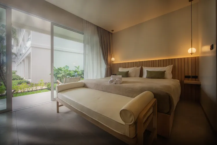 Deluxe King/ Twin Room With Pool Entrance