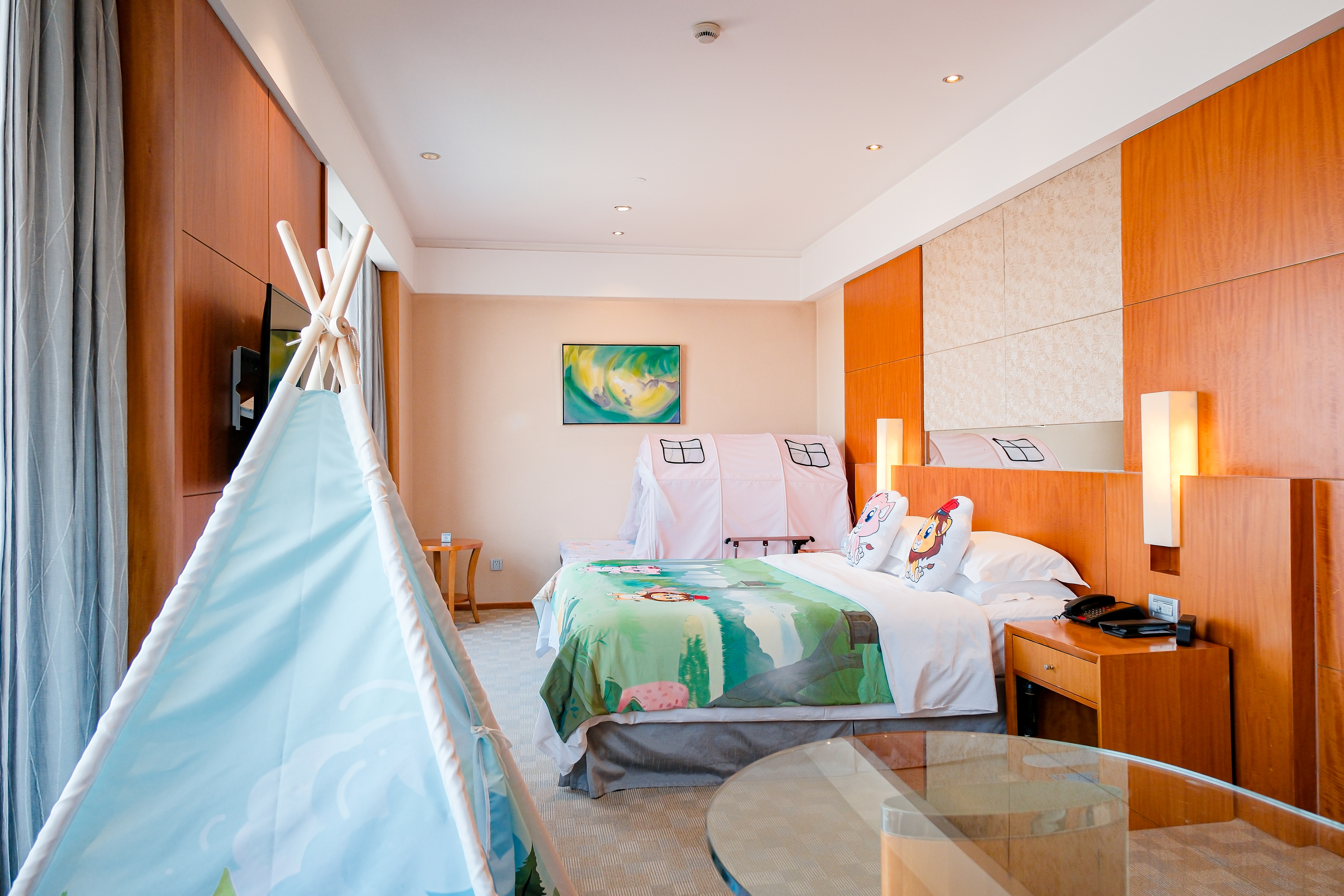 皮皮茜茜高級三人房（1大床1小床+室內恒溫親子樂園）