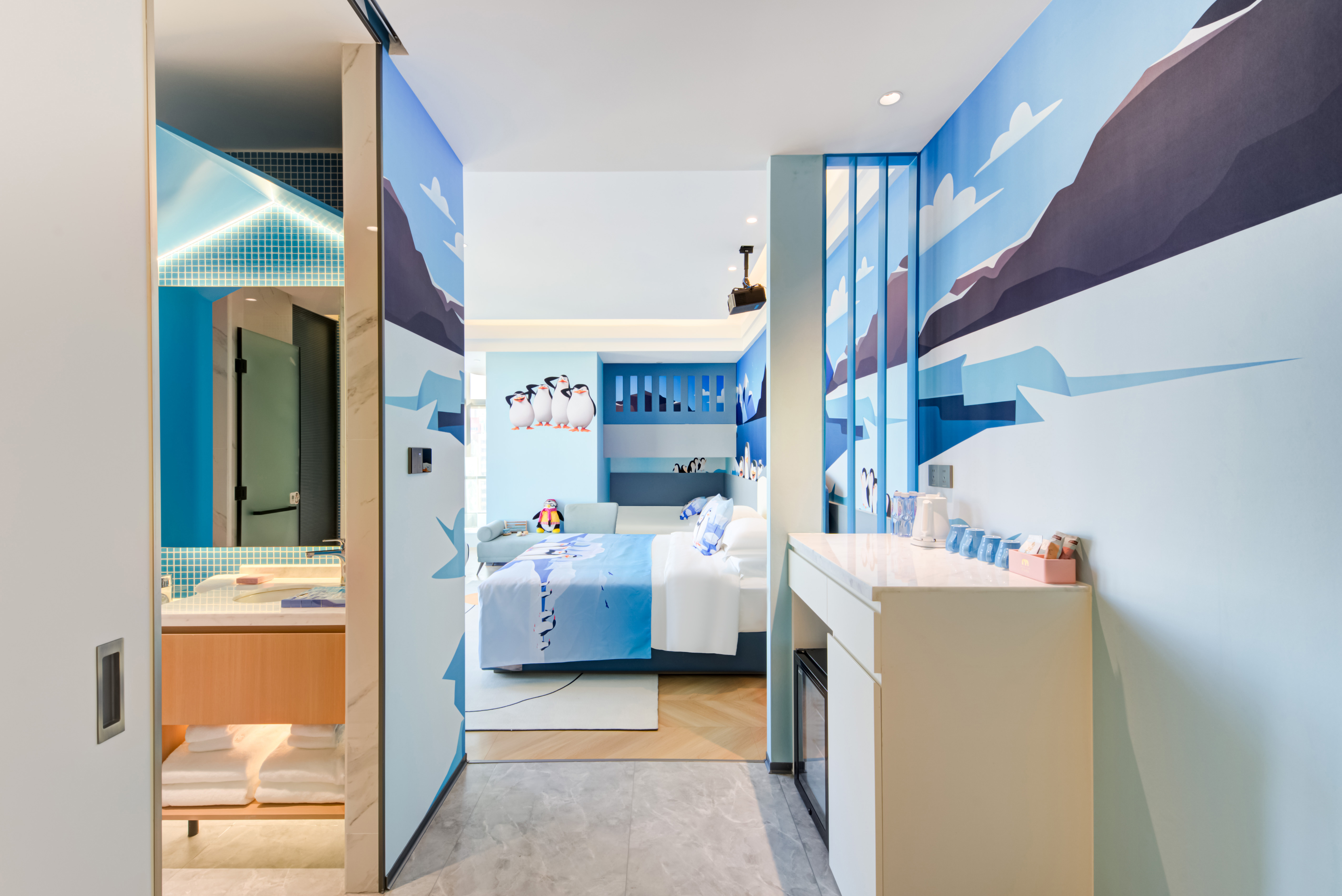 主題萌趣親子三床房【企鵝+小黃鴨】