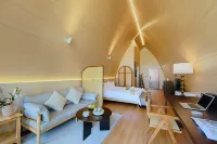 Yingge Treading on the Waves Boat House Homestay