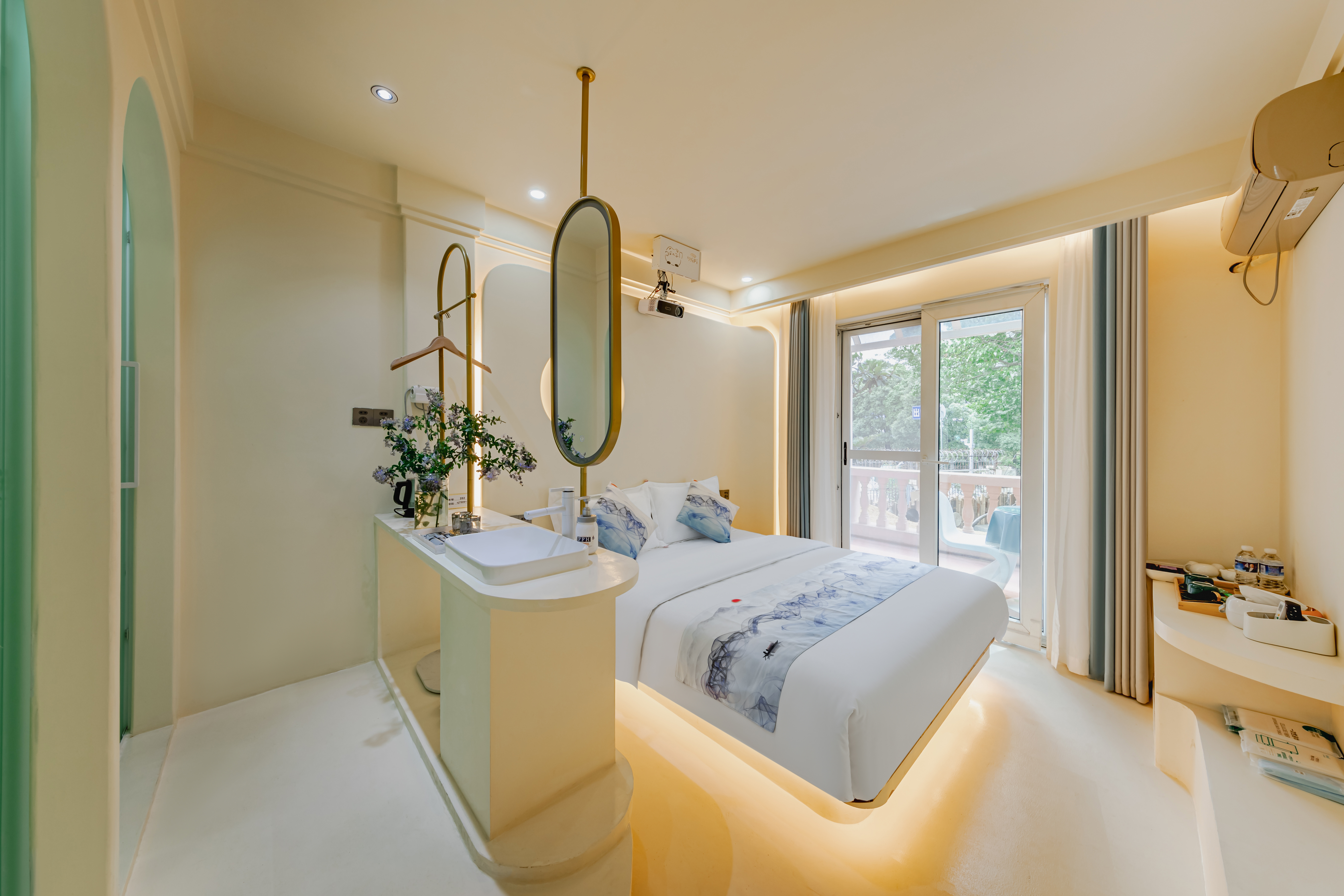 悠澜阁别墅露台大床房【100寸1080p投影+智能马桶+恒温淋浴+空调】