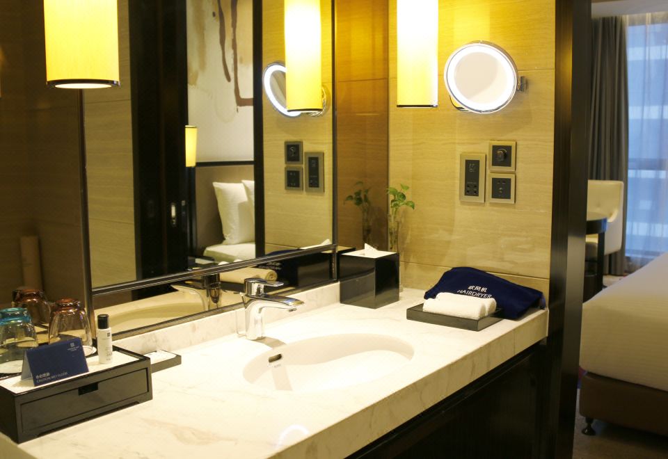 高级豪华大床房（金可儿床垫+AccaKappar+徕芬吹风机）