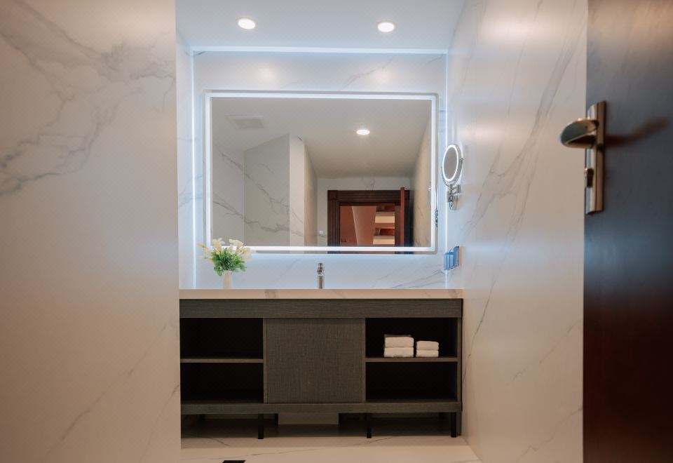 行政套間（保險箱+加濕器+小冰箱）