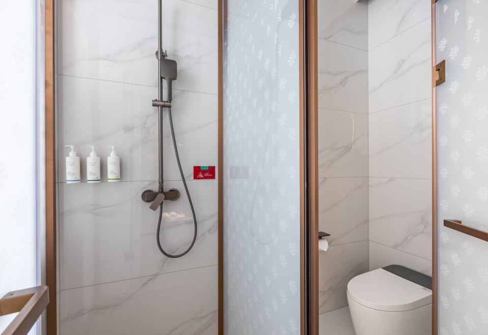 灣景高級大床房（灣景景觀+Mini吧+智能語音）