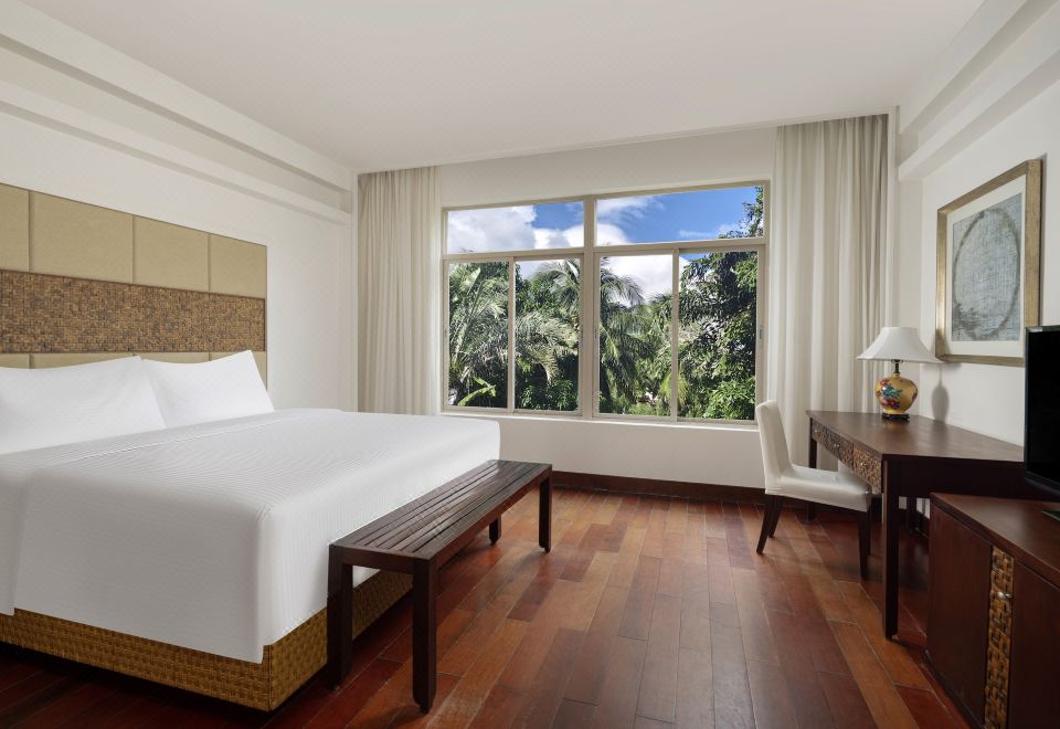 美爵豪華池畔景觀大床房