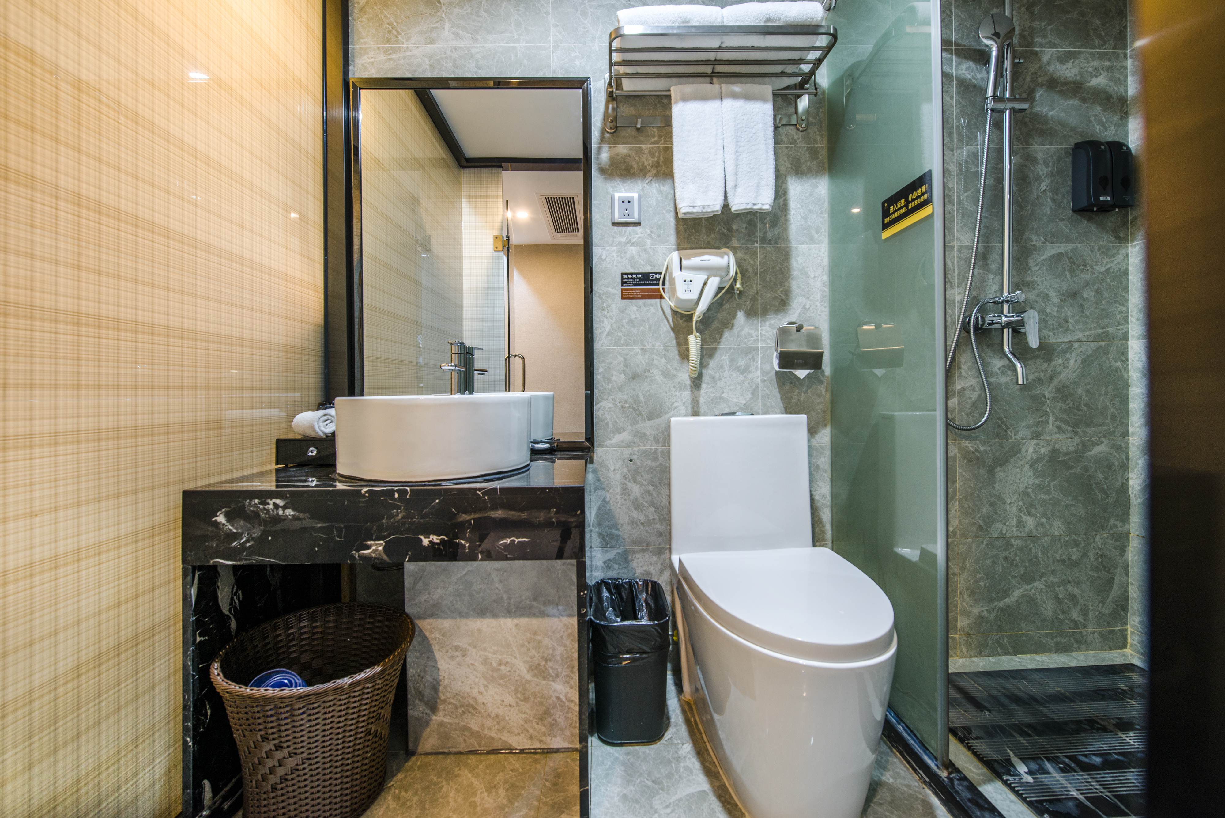 溫馨舒適大床房『靜謐睡眠+遮光窗簾』