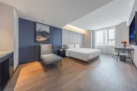 Xinyi Center Qingnian Road Atour Hotel