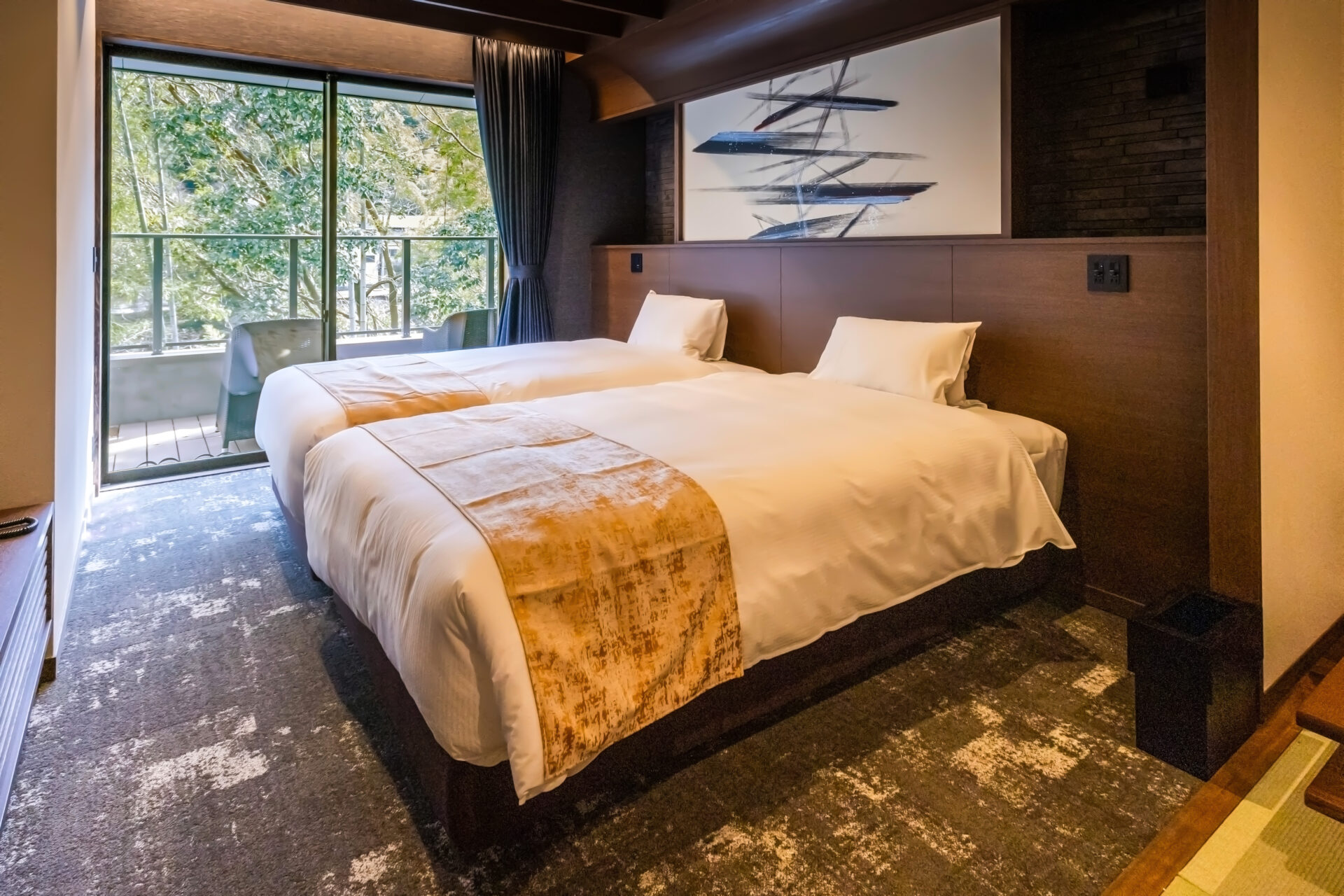 豪华套房山华河景房